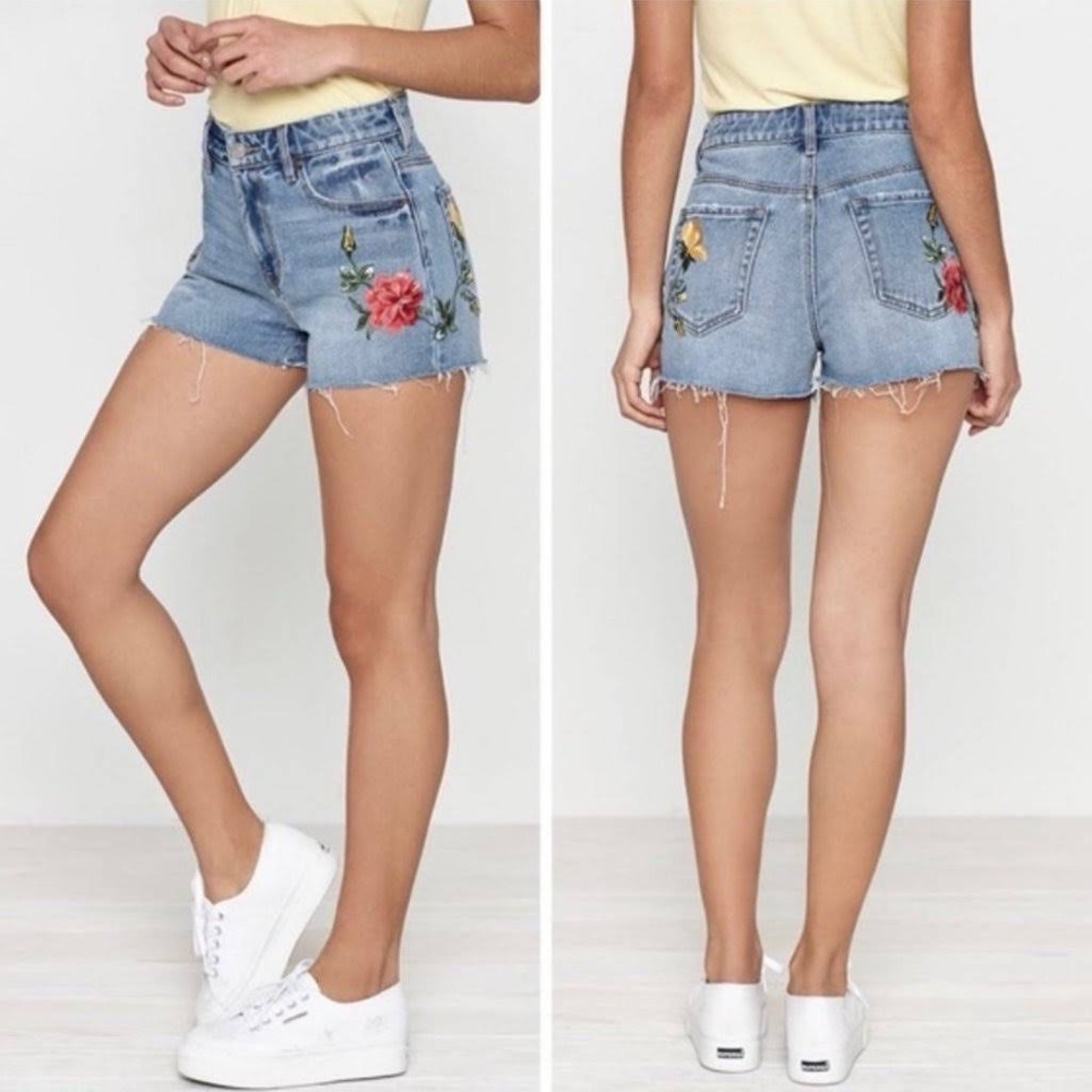 Pacsun Women’s Sz 25 High Rise Denim Rose Floral Embroidered Shorts Distressed